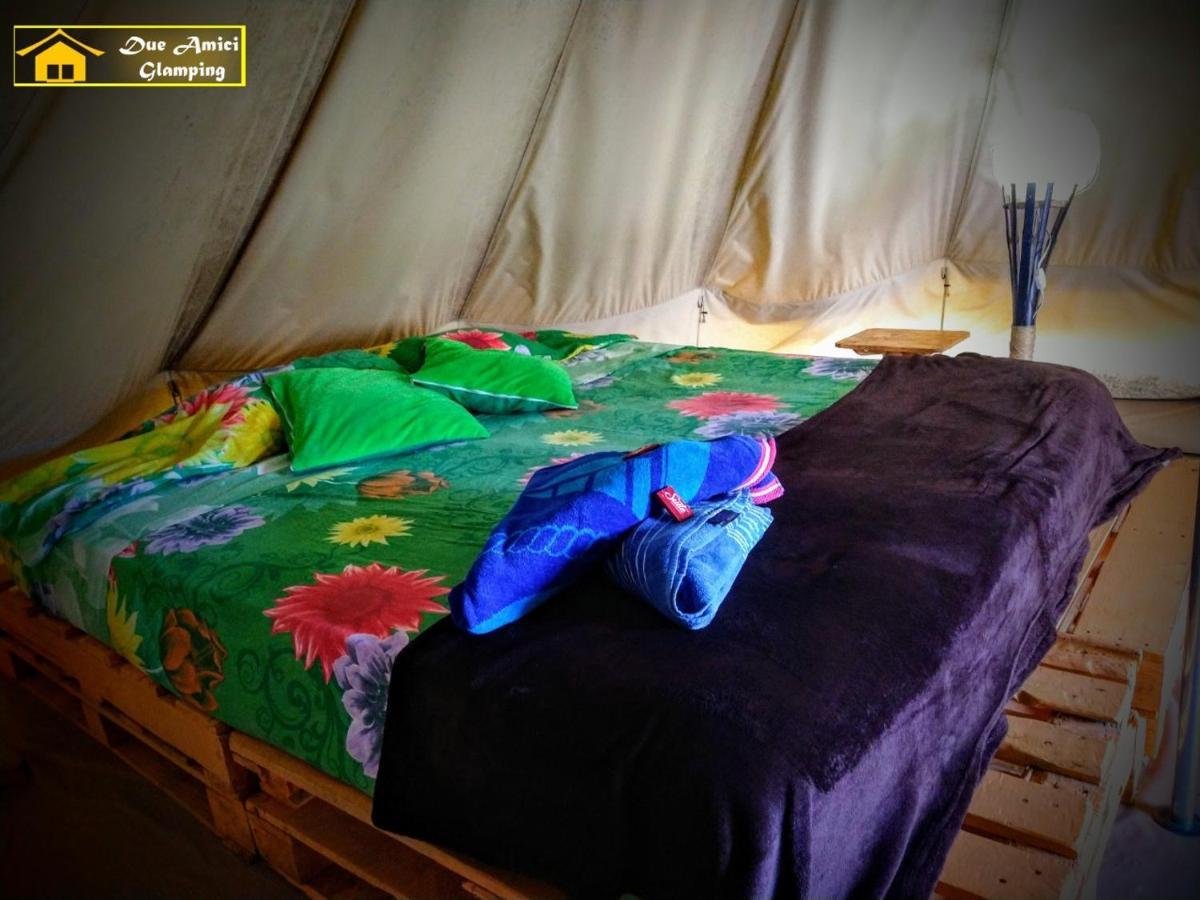 Glamping Due Amici Hotel ปาโลมิโน ภายนอก รูปภาพ