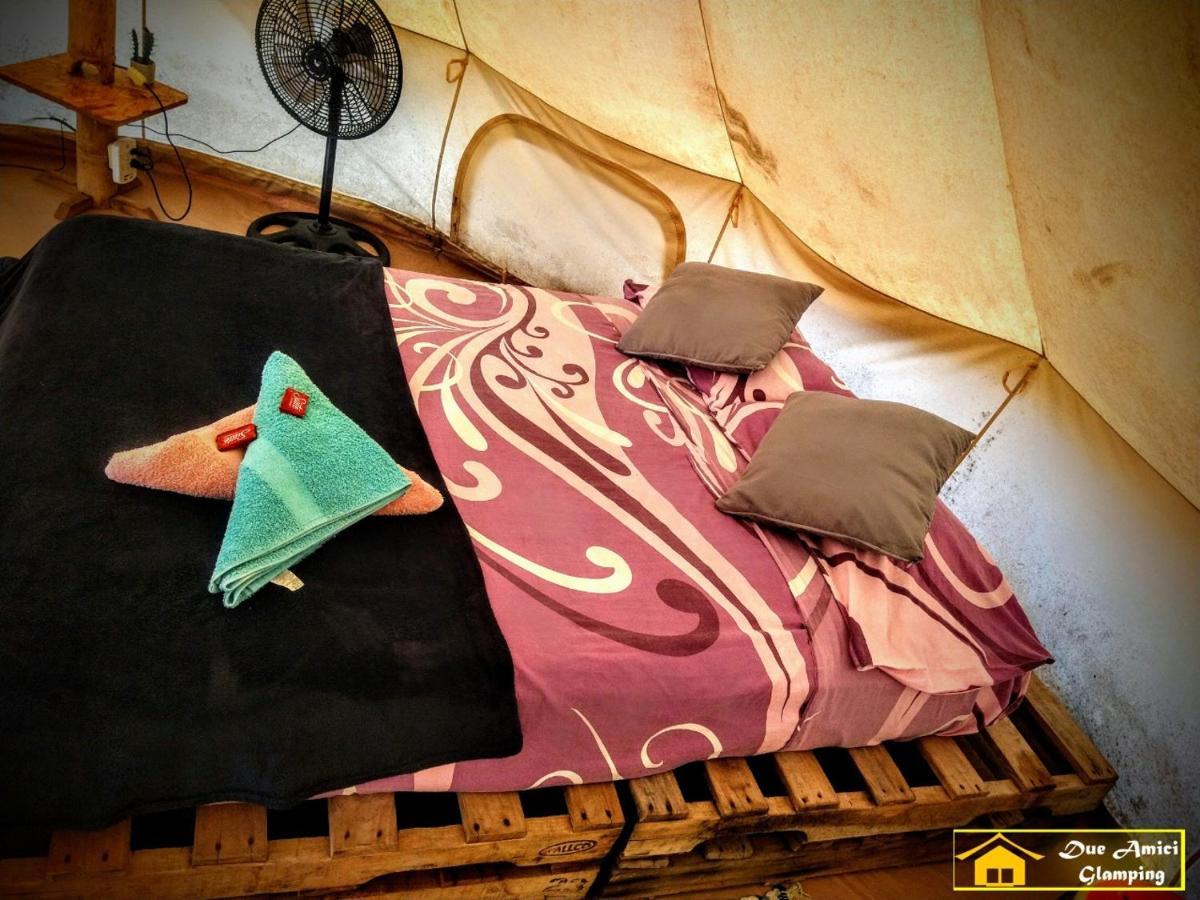 Glamping Due Amici Hotel ปาโลมิโน ภายนอก รูปภาพ