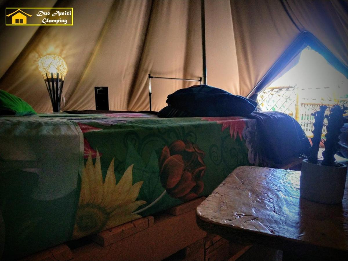 Glamping Due Amici Hotel ปาโลมิโน ภายนอก รูปภาพ